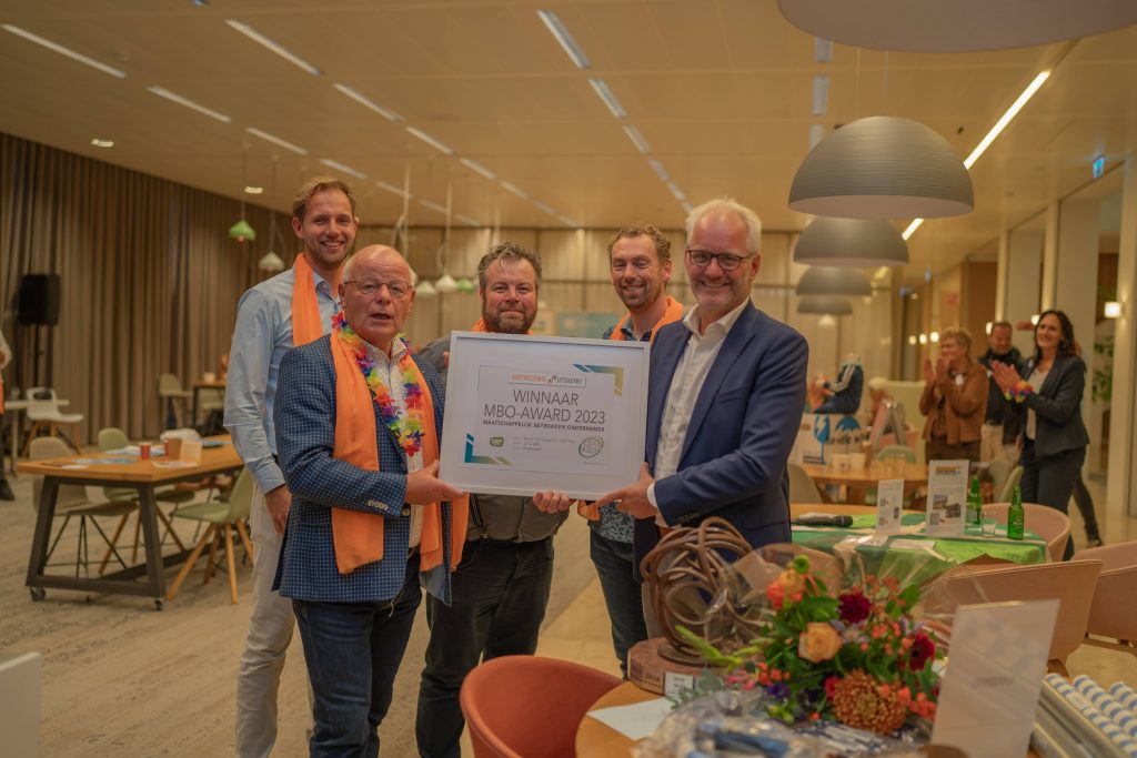 Deze afbeelding heeft een leeg alt-attribuut; de bestandsnaam is MBO-award-winnaar-2023-1024x683.jpg